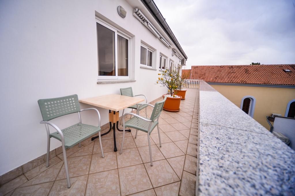Apartments Dalmacija Стариград-Пакленица Стая снимка