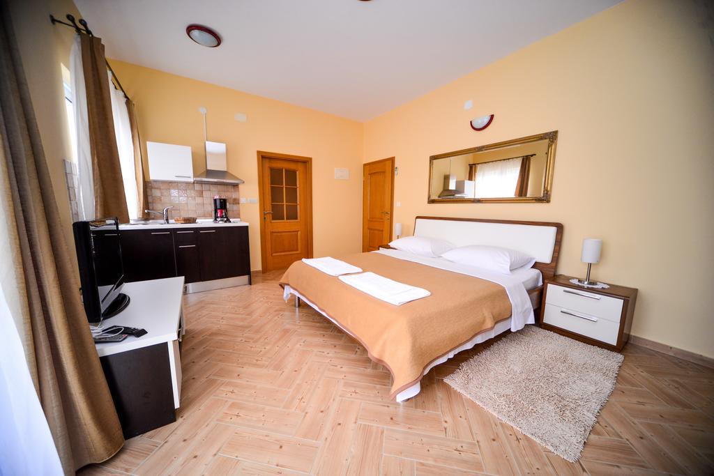 Apartments Dalmacija Стариград-Пакленица Стая снимка