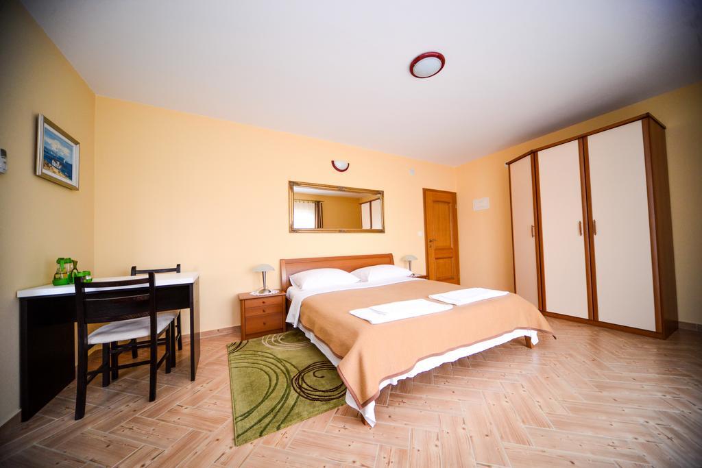 Apartments Dalmacija Стариград-Пакленица Стая снимка